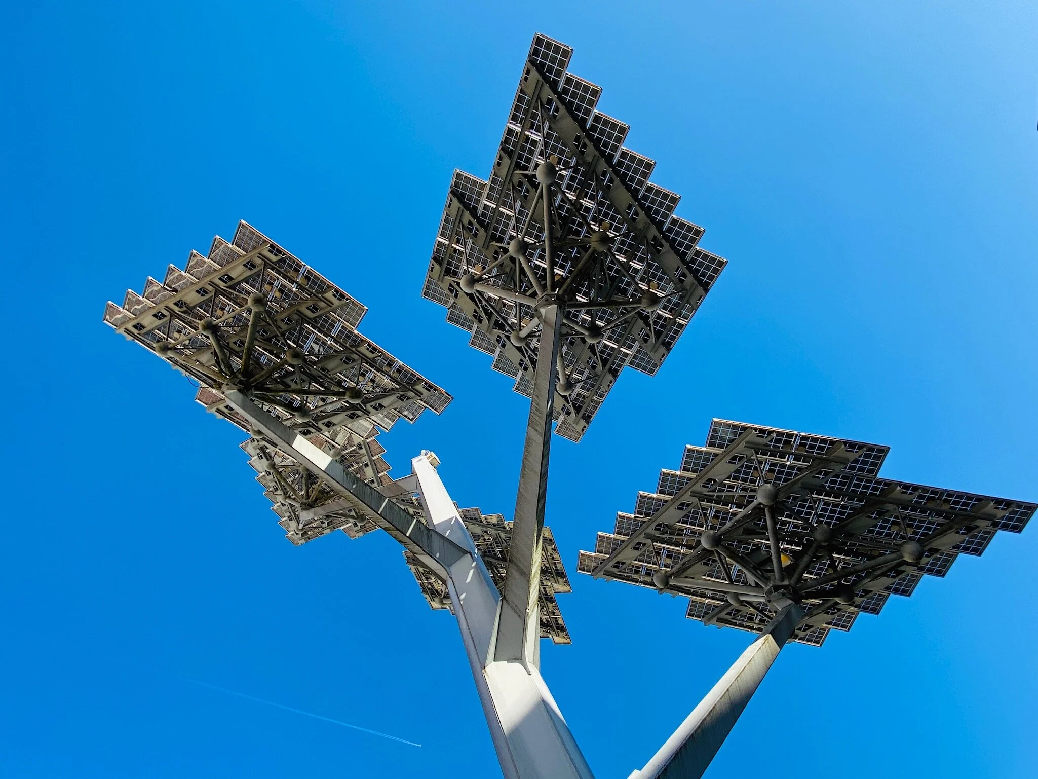 Der Solarbaum liefert kaum Strom!