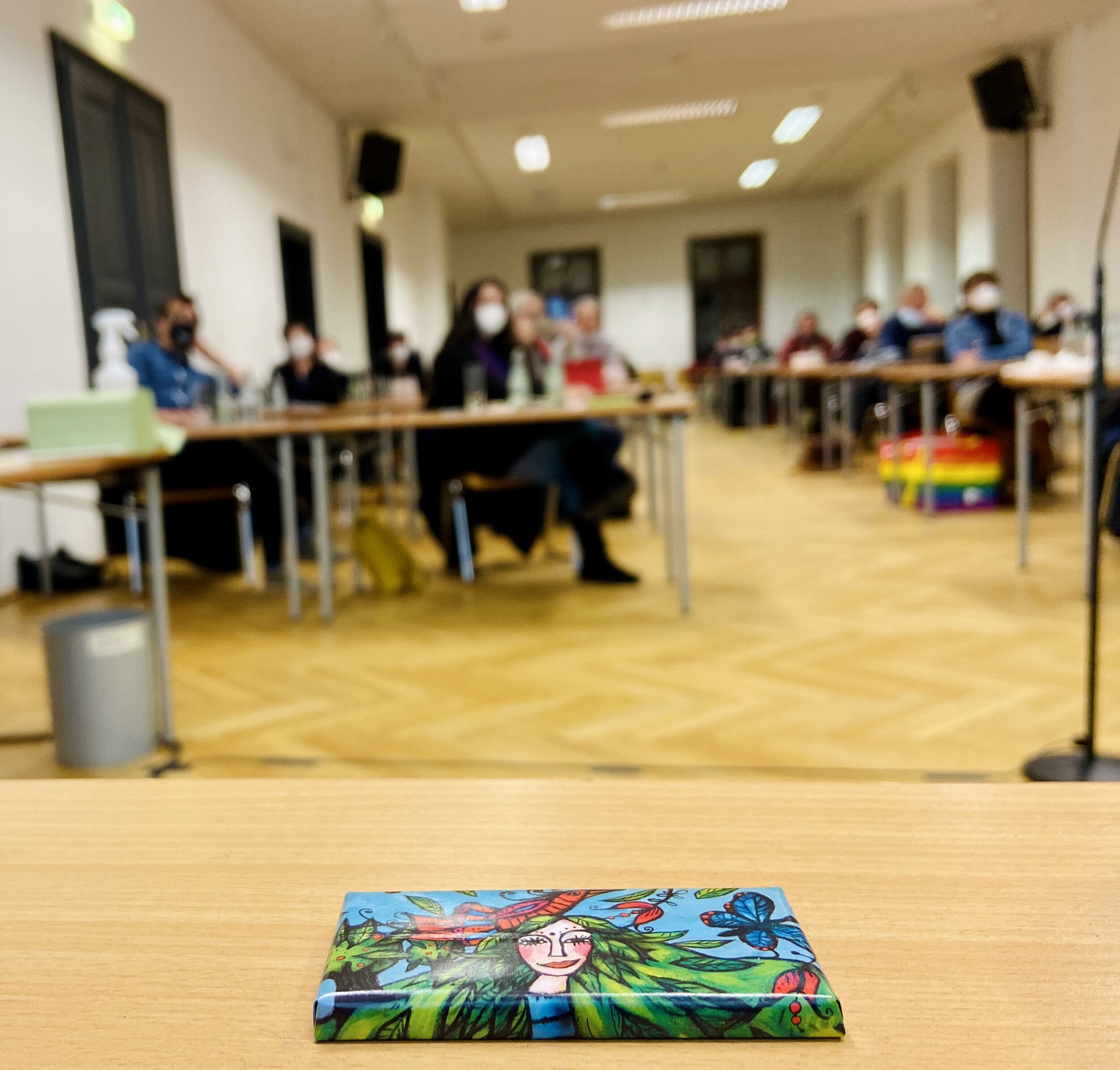 Fair Trade Schokolade von Adelheid Berger als Geschenk an den Gemeinderat