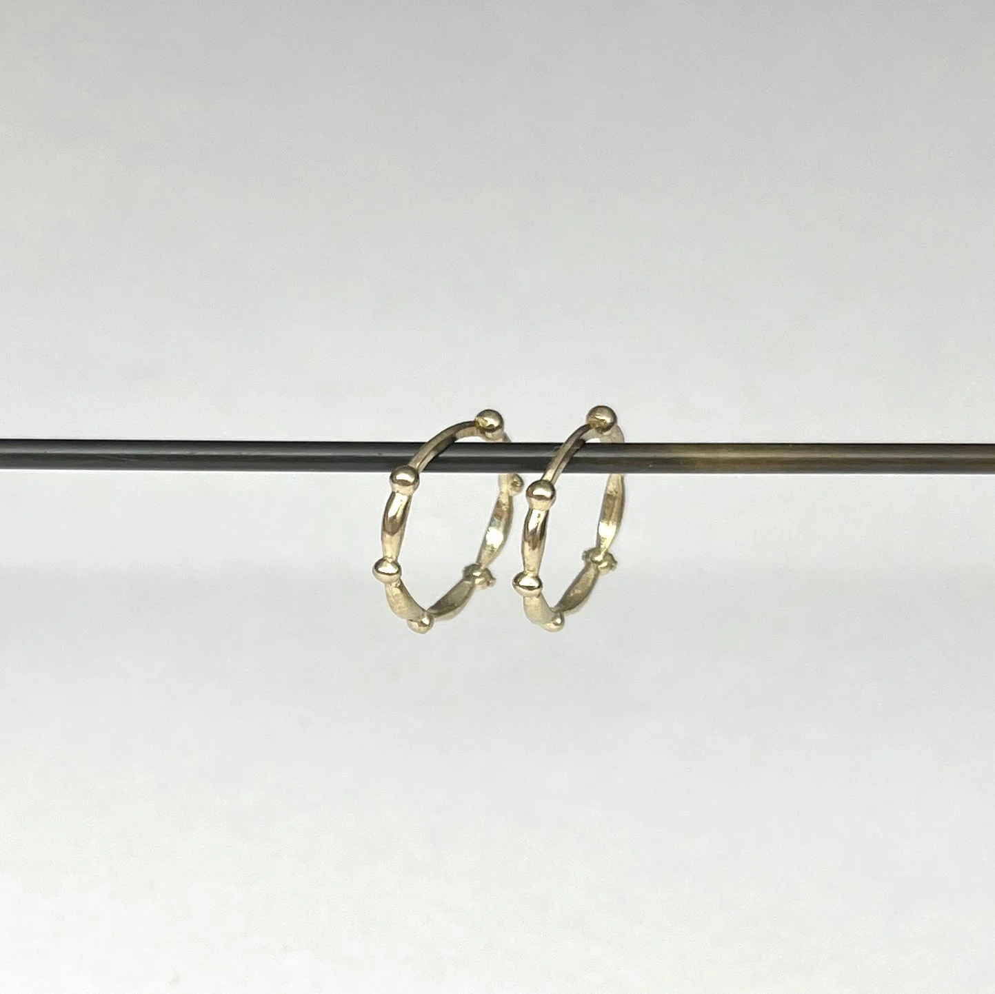 10k Scalloped Huggies.jpeg