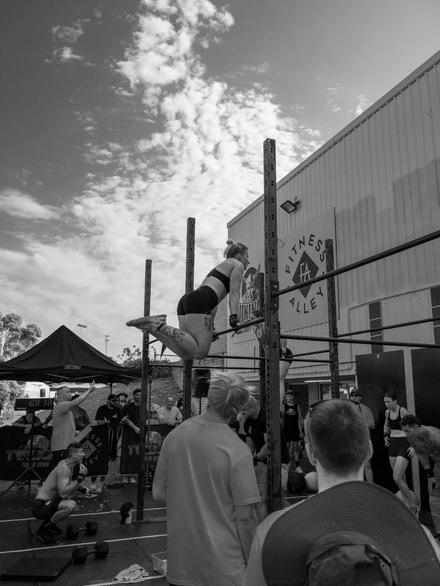 A couple of shots that caught my eye this arvo as I went through what I took at a recent comp 

Comp @twilight_throwdown
Shot as second shooter for @jgcreativefitnessphotos

I've put up a small gallery on my website of a few others that got my intere