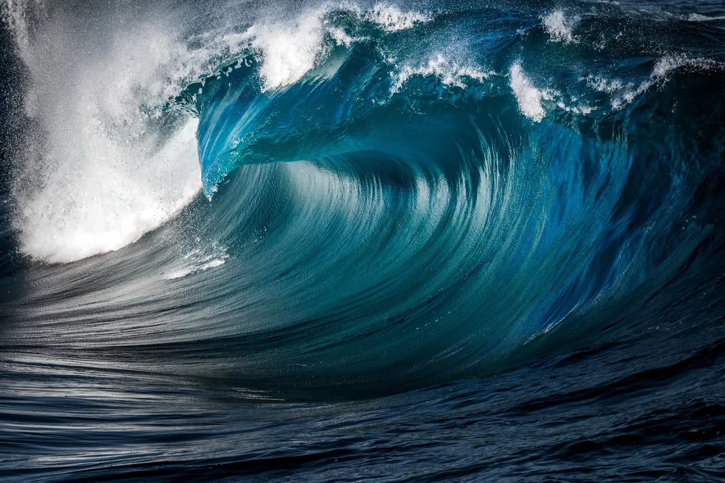 A couple of wave images from yesterdays session. First one is a normal quick shutter freeze frame, the second is slow shutter panning with the wave. Let me know which you prefer. In an hour I took 700 photos so plenty of work ahead to sort out what I