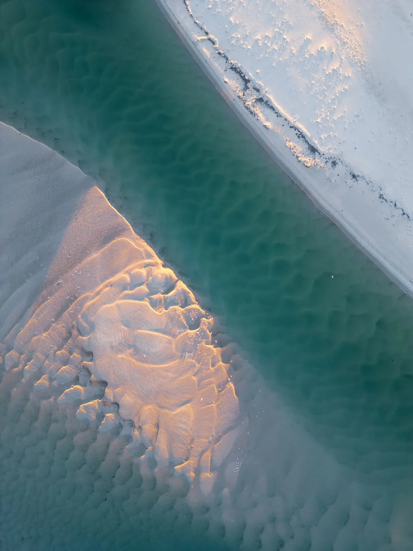 The colours and patterns of Minnamurra River at sunrise. I should get the drone out again one day

See more at https://www.tesscali-images.com/minnamurra-flyby-230726