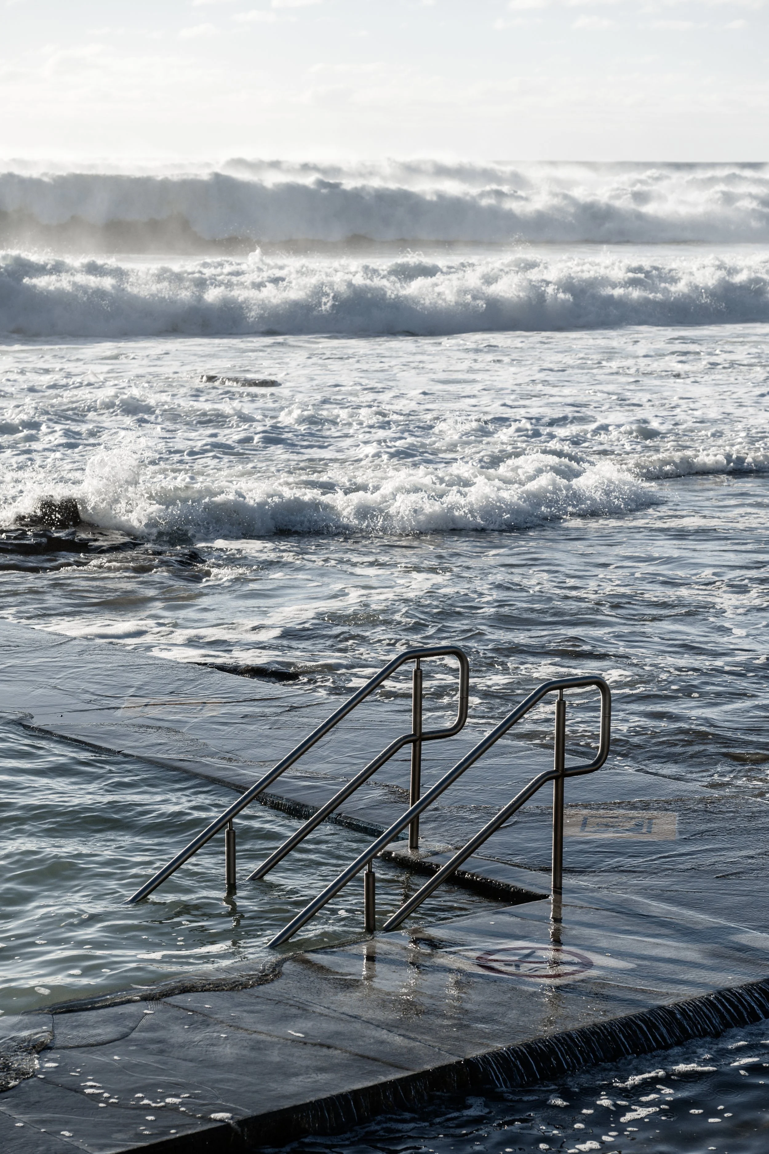Coalcliff Swell 09-10-26-33.jpg