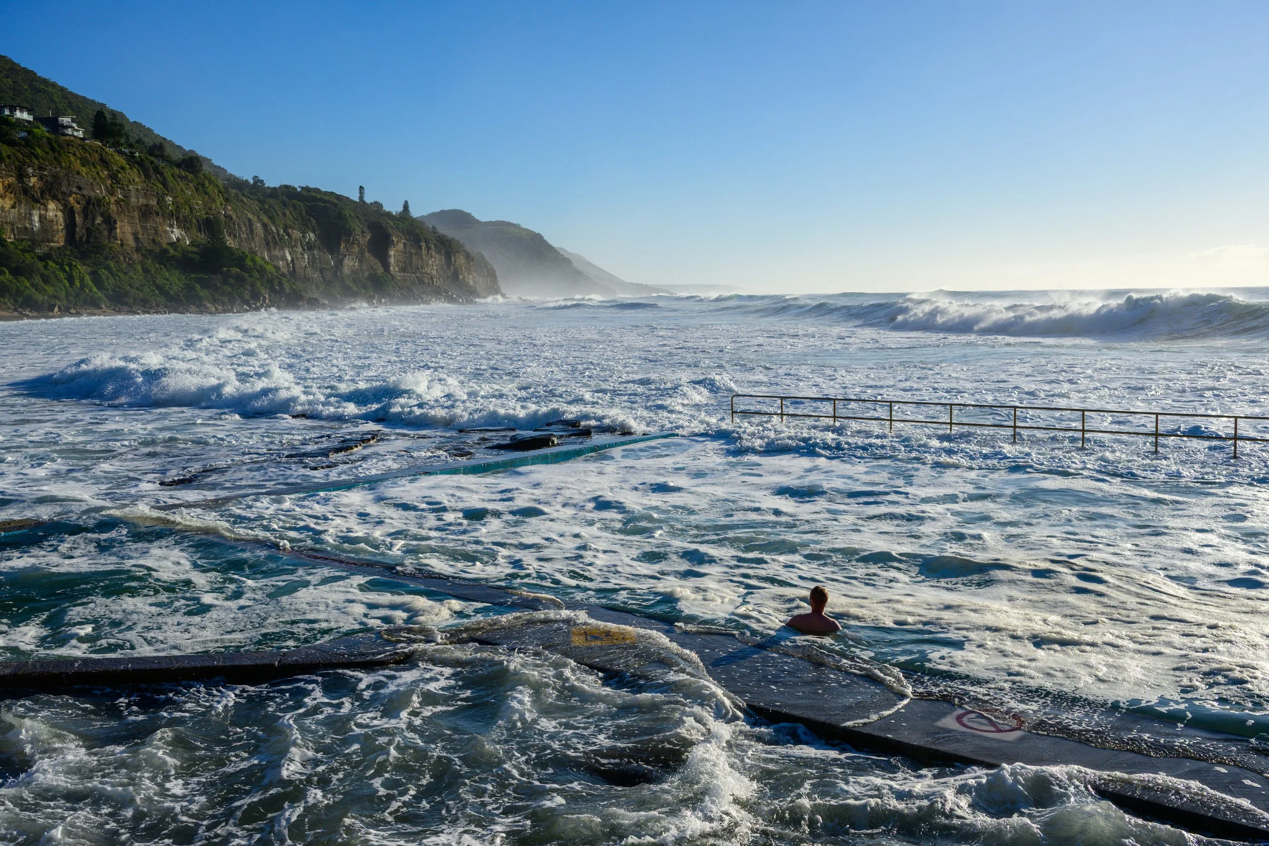 Coalcliff Swell 09-10-26-34.jpg