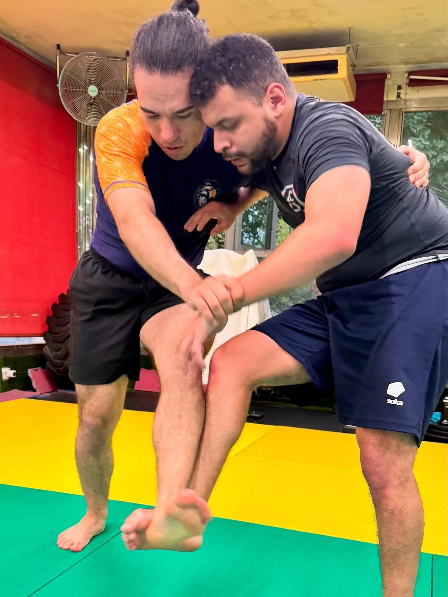 Tardes de agosto. 🤼

#bjj #judo #jiujitsu #brazilianjiujitsu #wrestling #nogi #bjjenespanol #bjjspain #jiujitsuenespa&ntilde;ol #jiujitsulifestyle #blackbelt #bjjmadrid #bjj #judo #jiujitsu #brazilianjiujitsu