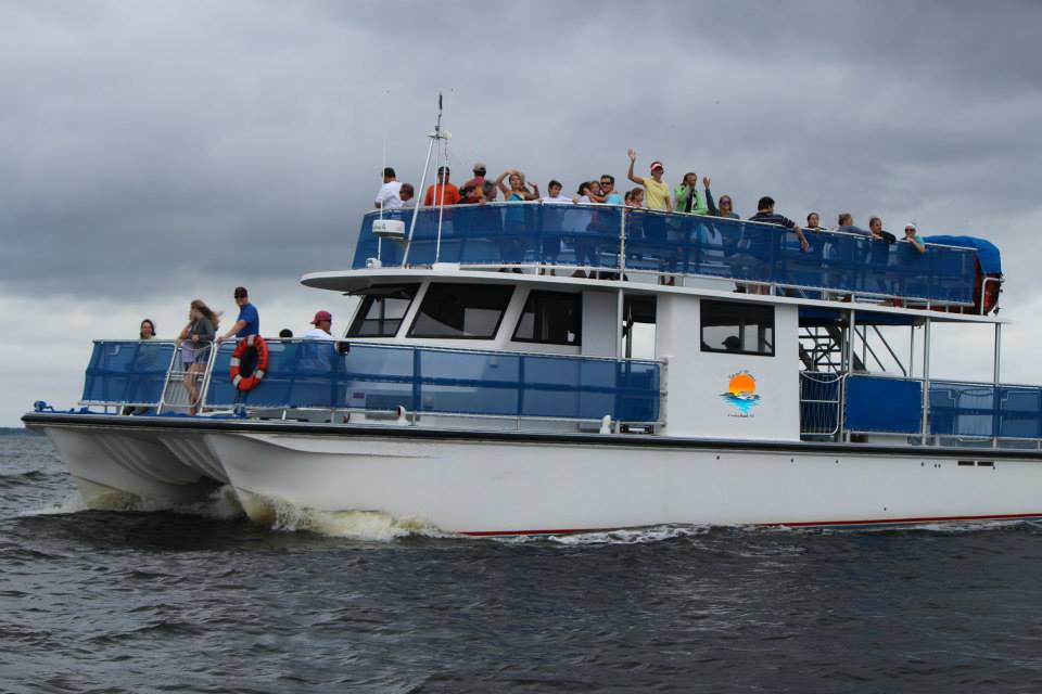 IslandCrusies boat.jpg