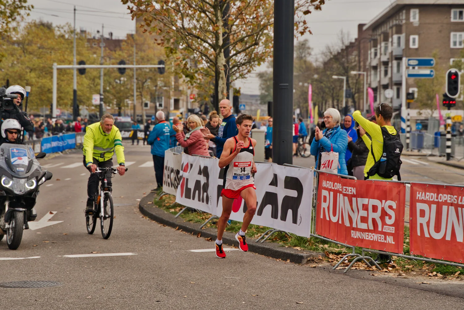 Amsterdam marathon is a party in the streets