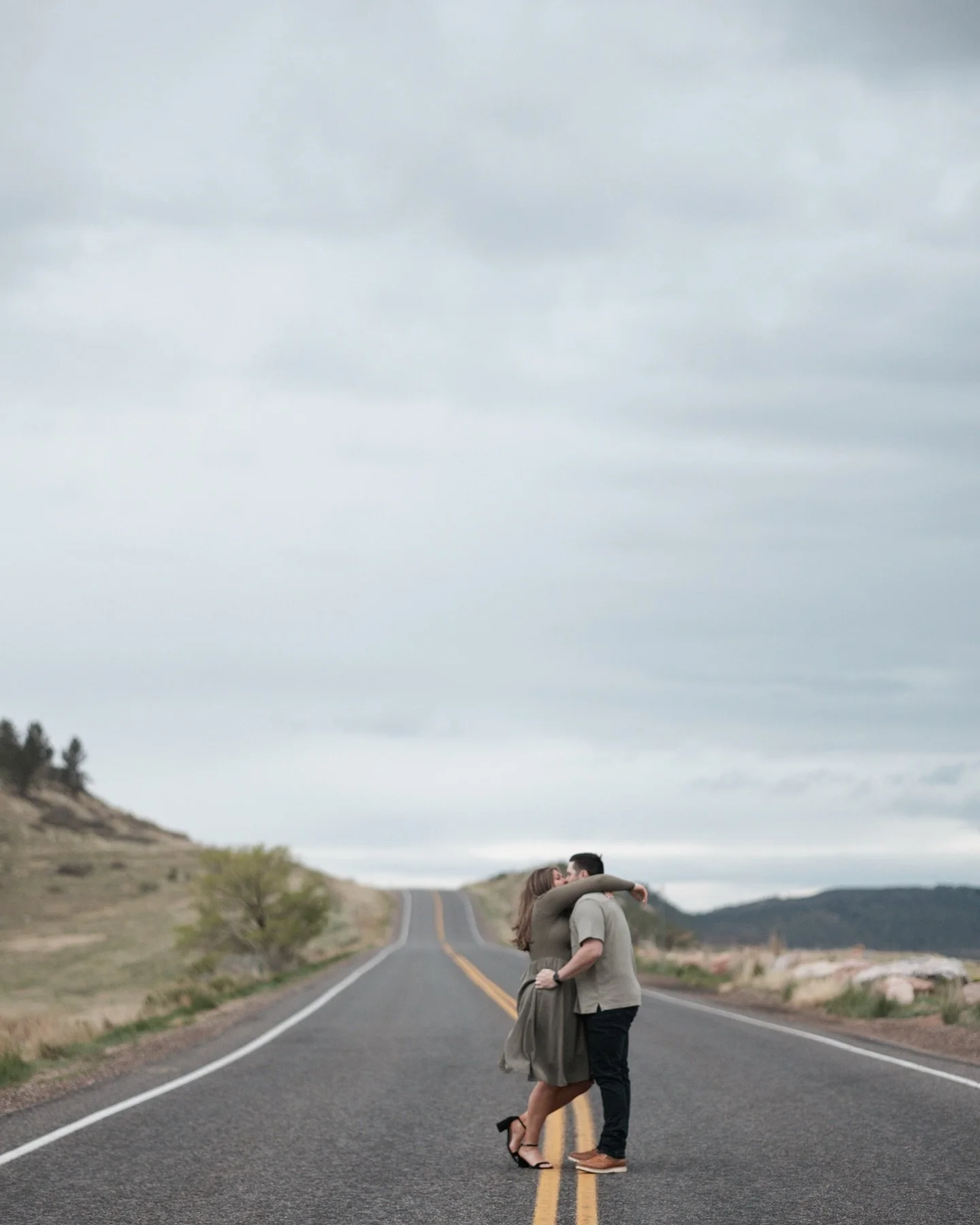 At Hailey + JJ&rsquo;s first engagement session it POURED rain and honestly I was nervous. Sometimes people really don&rsquo;t handle weather changes well. These two decided they couldn&rsquo;t change anything about it and had the best rainy session 