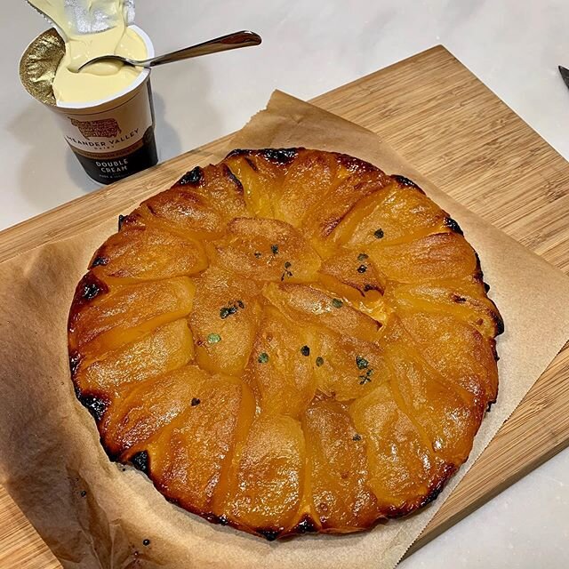 Delicious Tarte Tatin Fire my dinner party last night. Rough puff, apples, caramel - soo yummy. Served with thick cream #nickishomekitchen #deliciousfreshhealthy #tartetatin #bayside