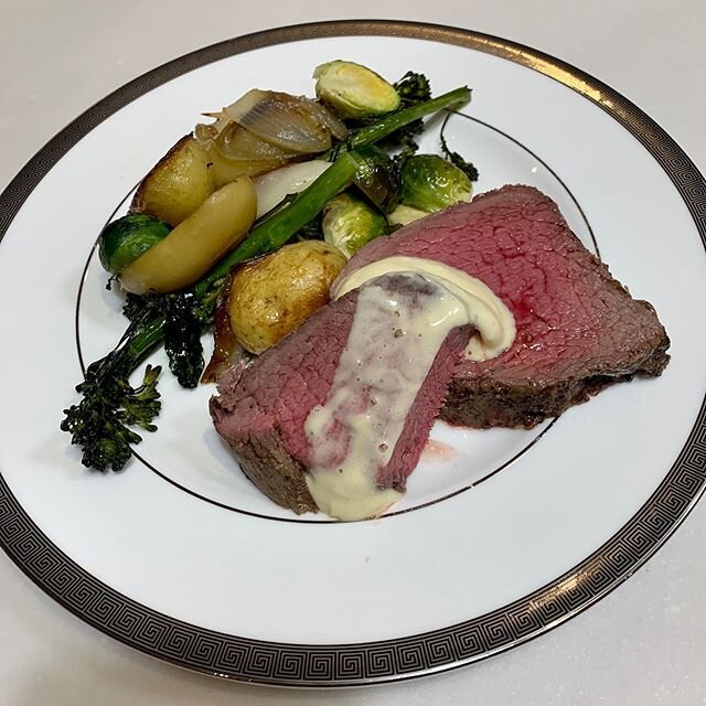 Eye fillet with roasted vegetables and a whipped horseradish cream #nickishomekitchen #deliciousfreshhealthy #australianbeef #eyefillet #bayside