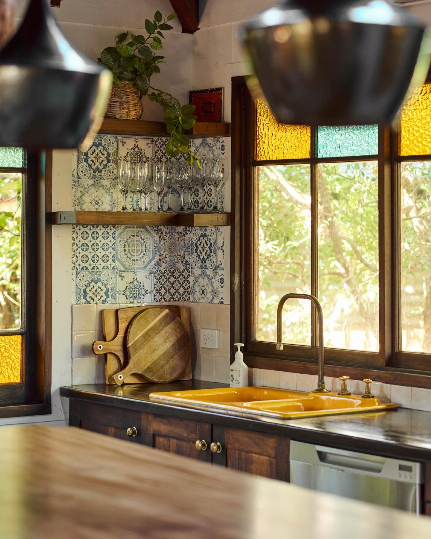 Havana Lodge - available for extended stays, photoshoots and holidays. A quirky treehouse in central Byron Bay.