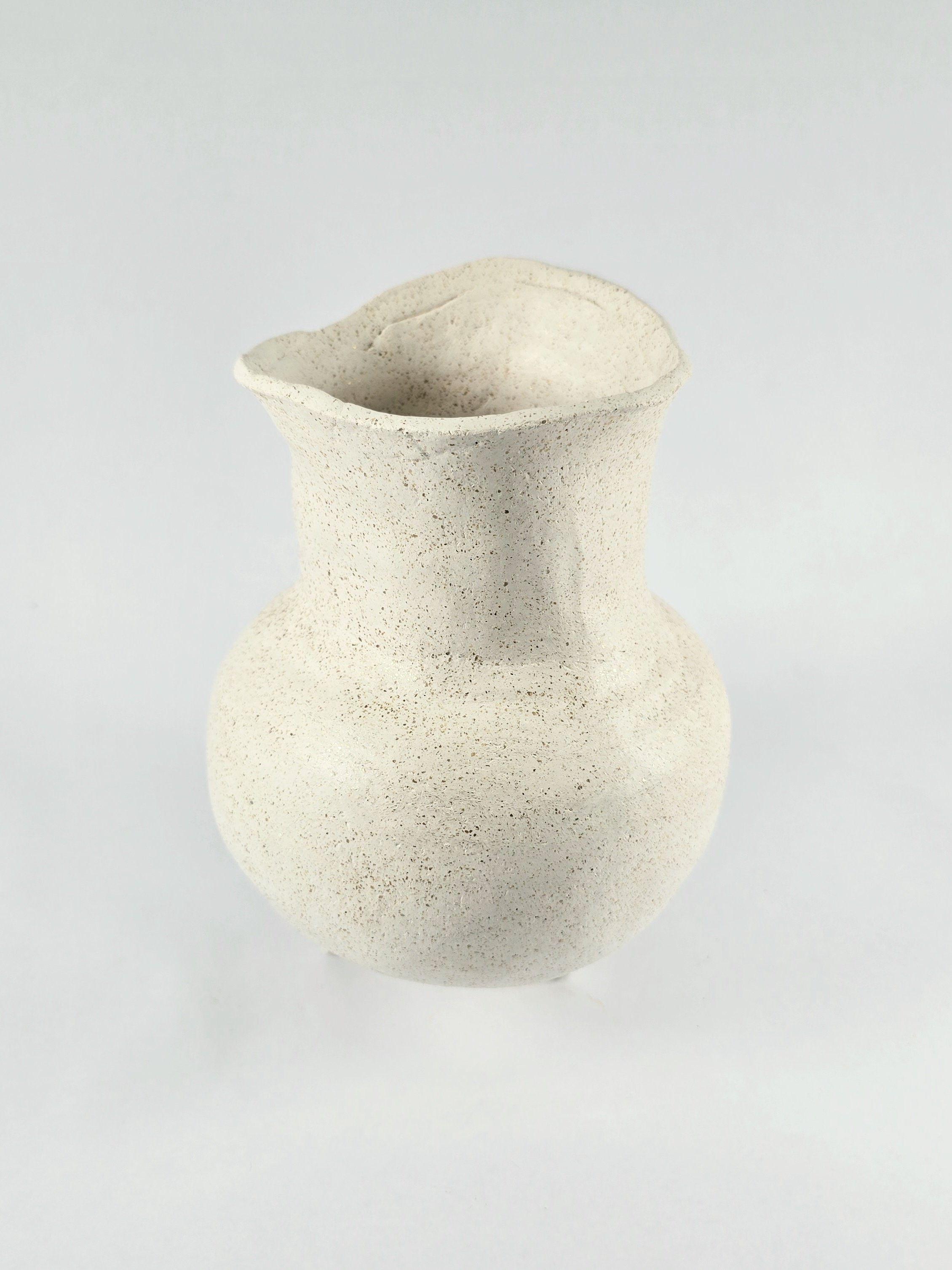 frutos, tripod 31, 2025
white micaceous clay (New Mexico)
12 x 8 x 8 inches
$1000