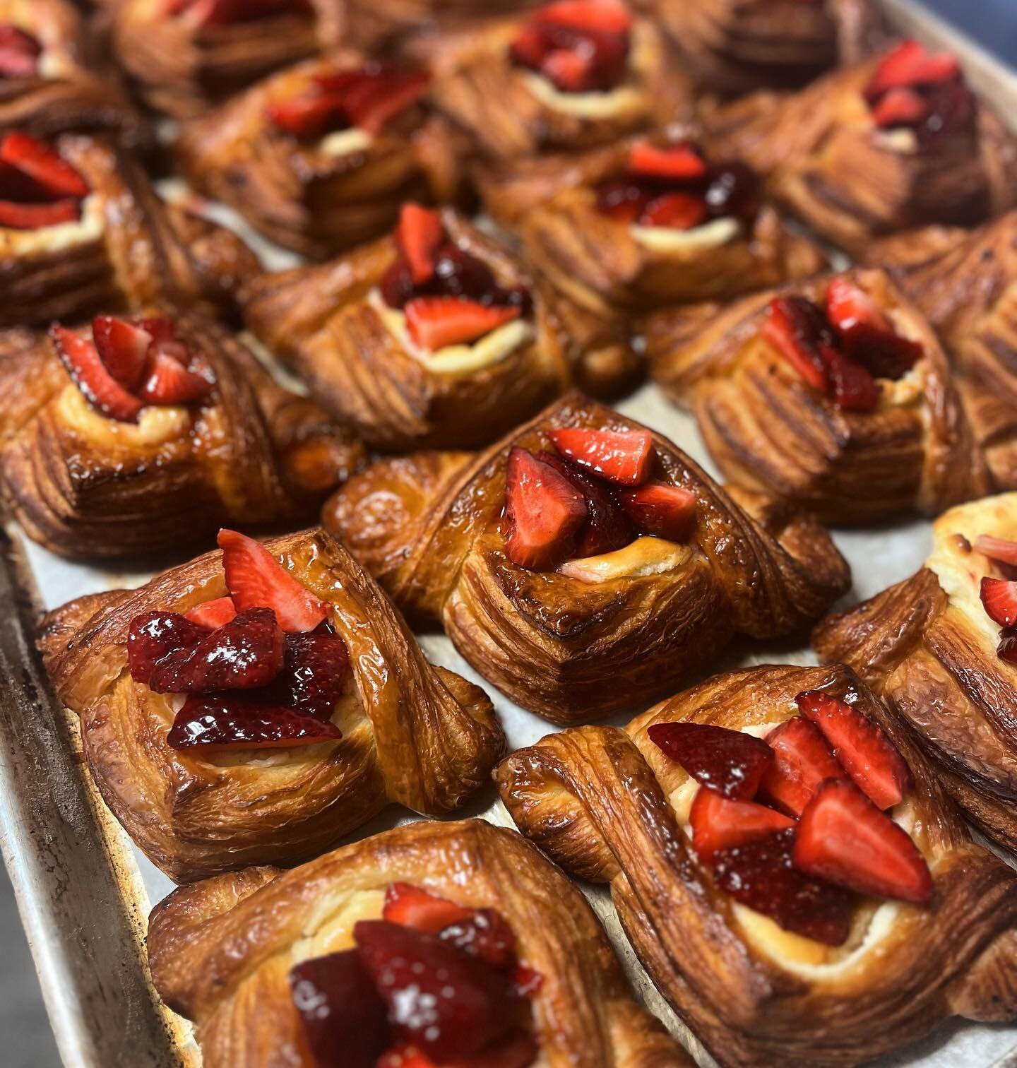 Not gonna lie, we&rsquo;re still recovering from last weekend 😮&zwj;💨 
But we&rsquo;ve got a nice, short, strawberry-filled menu for ya this weekend 
5/20-21

🥐:
Butter
Chocolate 
Almond
Morning Buns
Spinach Snails
Pain aux Raisin 
Ham &amp; Chees