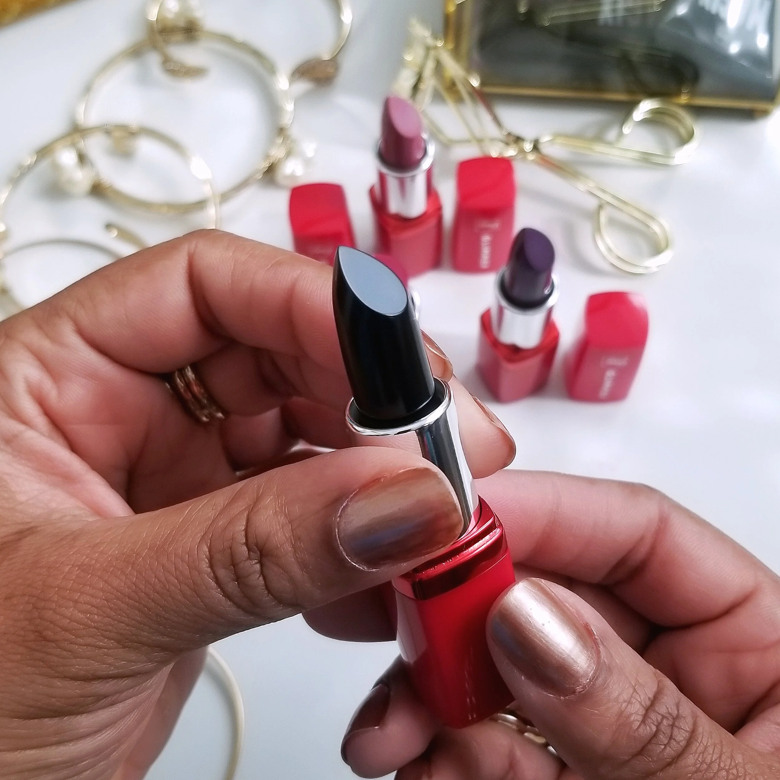 Avon FMG Glimmer Satin Lipstick Thunder black lipstick