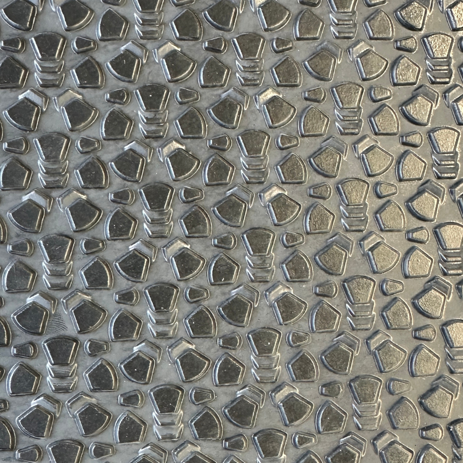 Black Magna Winter Traction.png