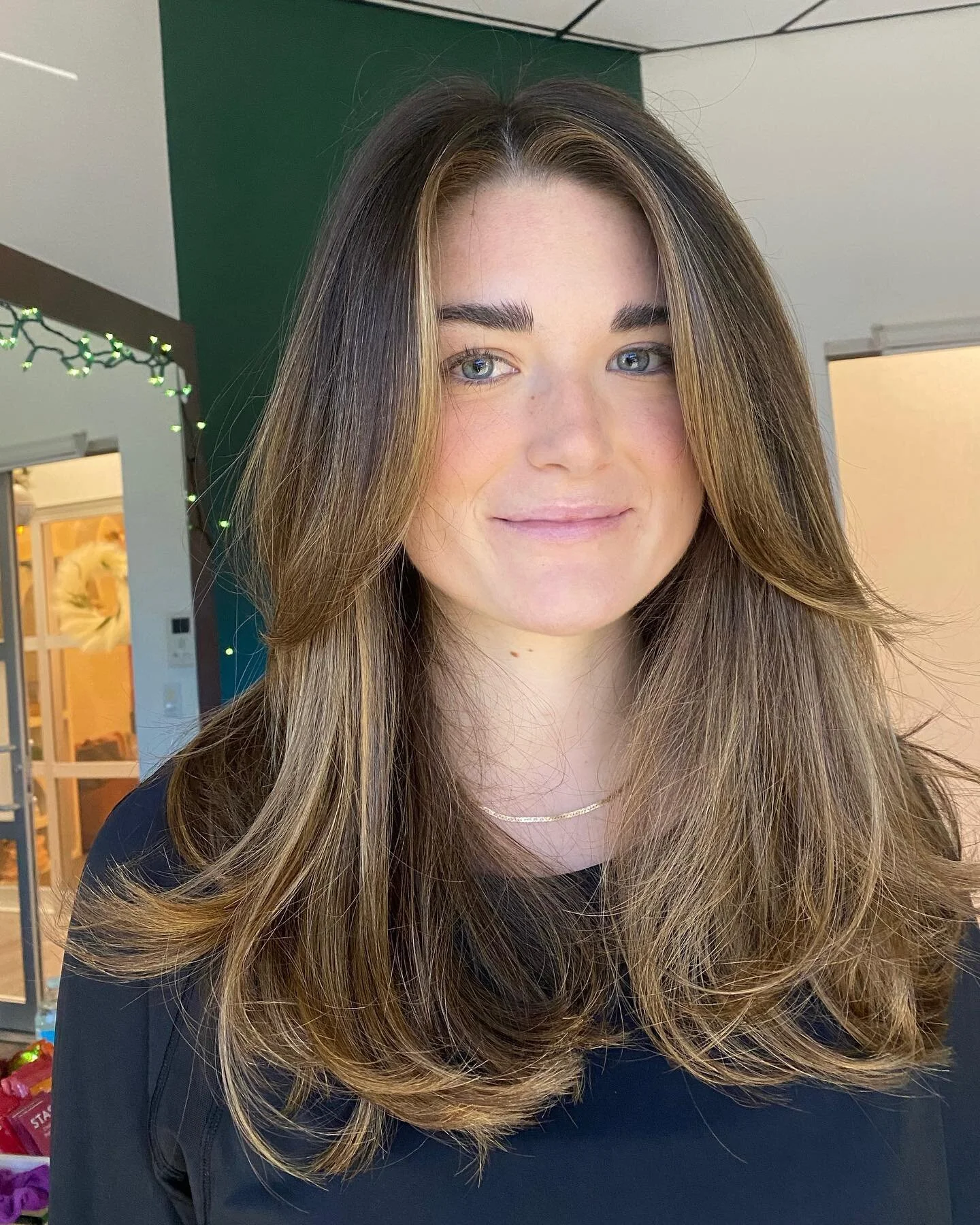 Adding subtle dimension into my brunettes is one of my absolute favorite services to do🤎🤍

&bull;&bull;

Most of the time, brunettes love their natural color but want just a slight enhancement! Such a fun way to change it up but still getting to be