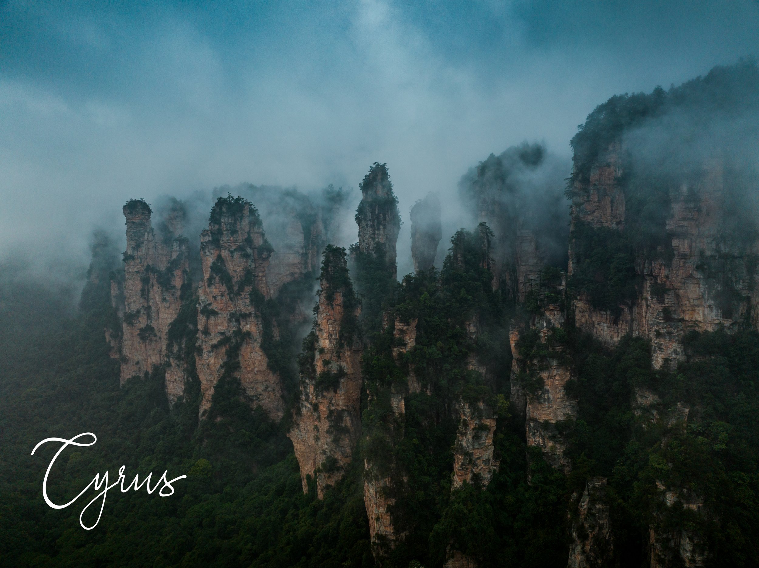 Crowned by Clouds
Zhangjiajie, China
