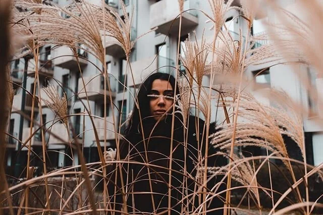 The straight face. It&rsquo;s something everyone has on a daily basis. So i thought i&rsquo;d convey it in a unique way, and what better way is there to frame a person other than using plants!
.
.
.
.
.
.
#photography #picture #shot #frame #model #pl