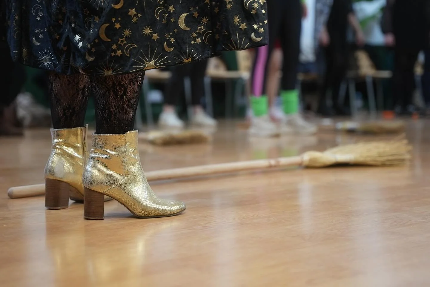 Our Toil and Treble witchy workshop with the legendary @ruairi_glasheen ! 🥁 🧙 ✨ 

Thank you to everyone who came along! Bring your own brooms, so you did 🧹 

📍 @londonirishcentre 
🕺 Inspo from @irishdancedublin 
📸 @ruairi_glasheen
