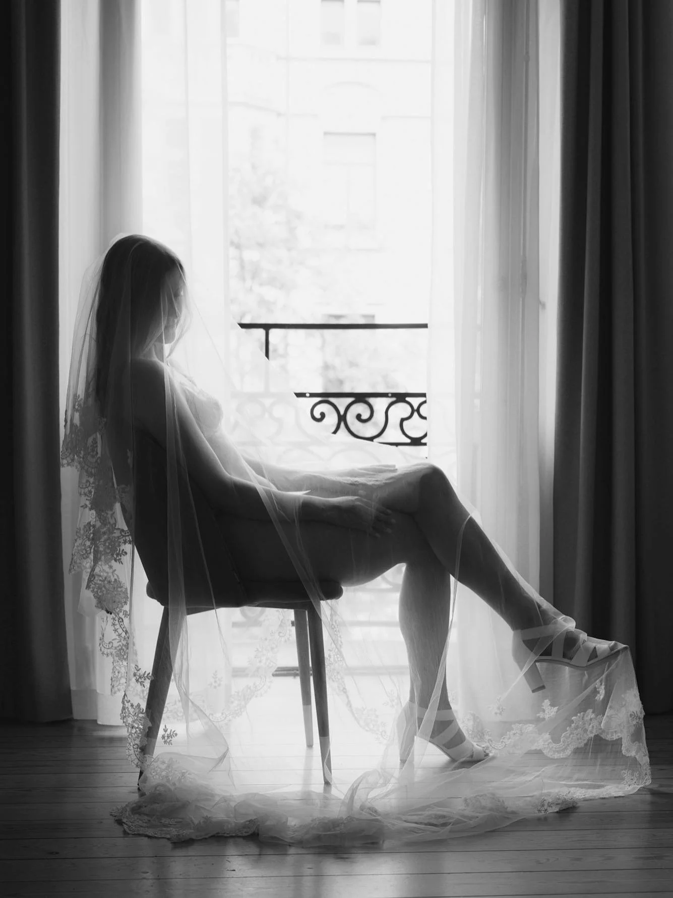 ✨ &rdquo;You are more powerful than you know, and more beautiful than you&rsquo;ve ever believed.&rdquo; ~ Melissa Etheridge

Boudoir is about that moment, in a hotel room in or my studio, when something shifts in you. A breath, a glance, a soft smil