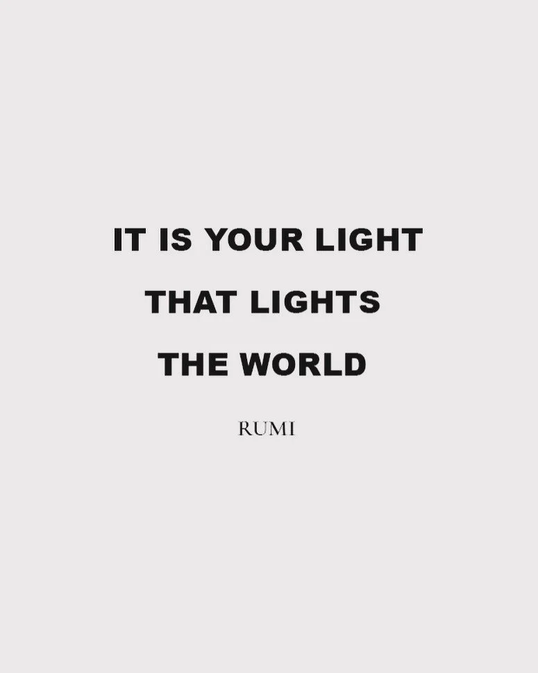 &ldquo;It is your light that lights the worlds.&rdquo; - Rumi ✨

Every time I step behind the camera, I see your light. My job? To hold up a mirror so you can see it too.🪞🤍💫

#lifeqoutes #rumi #yourlight #authenticconnection #photographythatfeels 