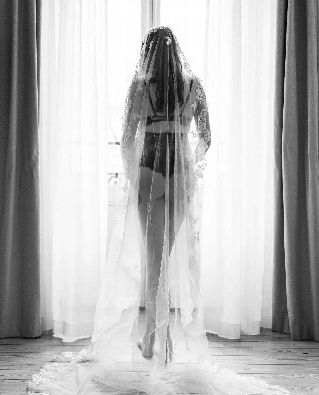 &ldquo;No need to hurry. No need to sparkle. No need to be anybody but oneself.&rdquo; ~ Virginia Woolf ✨

FEM H&Ouml;STSESSIONER MED POWER BOUDOIR ERBJUDANDE I V&Auml;STER&Aring;S

F&ouml;r att fira kvinnan du &auml;r idag. F&ouml;r att hedra din st
