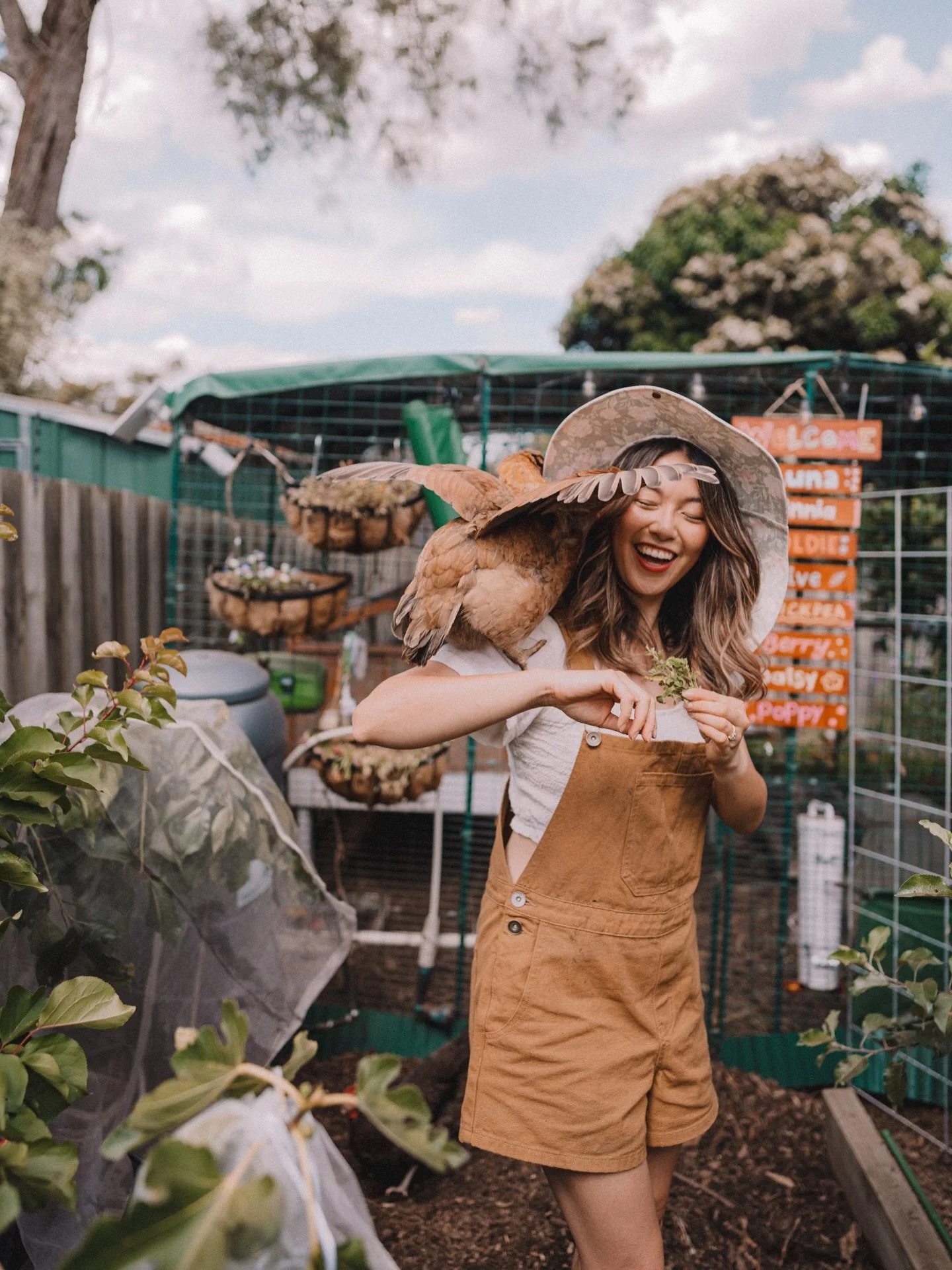 Happy holidays from Daisy, Berry, Olive, Goldie, Poppy, Chickpea, Toro, Oakie and Tom 🥰 May these bloopers from the year bring you joy to the silly season. 

Thank you for tuning in and for gardening alongside me. I&rsquo;m deeply grateful for this 