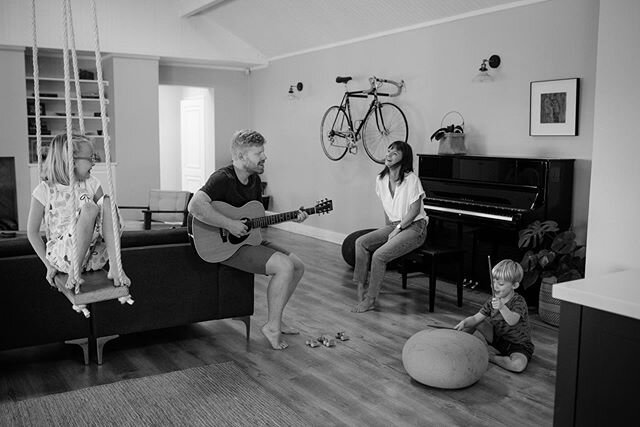 Carey + Jem have such a fun home full of music, coffee, bicycles and indoor swings! 😍 it was so much fun running around the garden with you guys