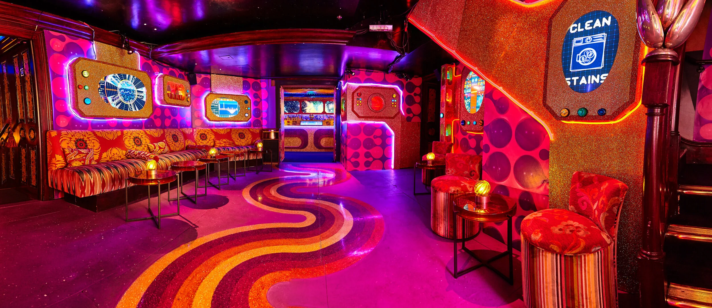 000 Lounge Pano 01.jpg