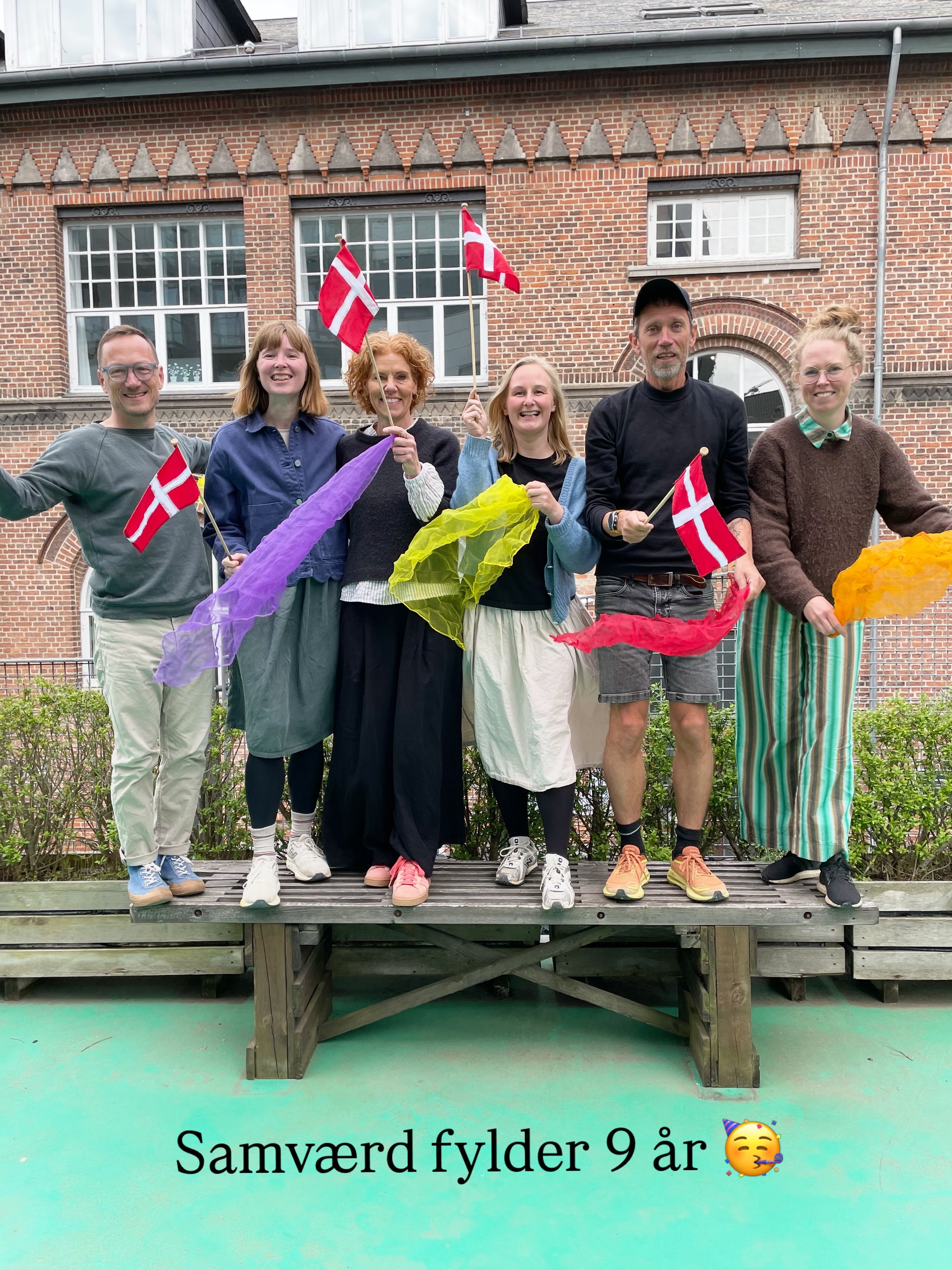 Samv&aelig;rd har f&oslash;dselsdag hurraaaa 😃🥳🙌

T&aelig;nk, at vi nu i 9 &aring;r har skabt m&oslash;der p&aring; tv&aelig;rs af generationer gennem sang, musik og leg 🙏

Det er alts&aring; fantastisk 😍

Tak til alle jer der f&oslash;lger med 