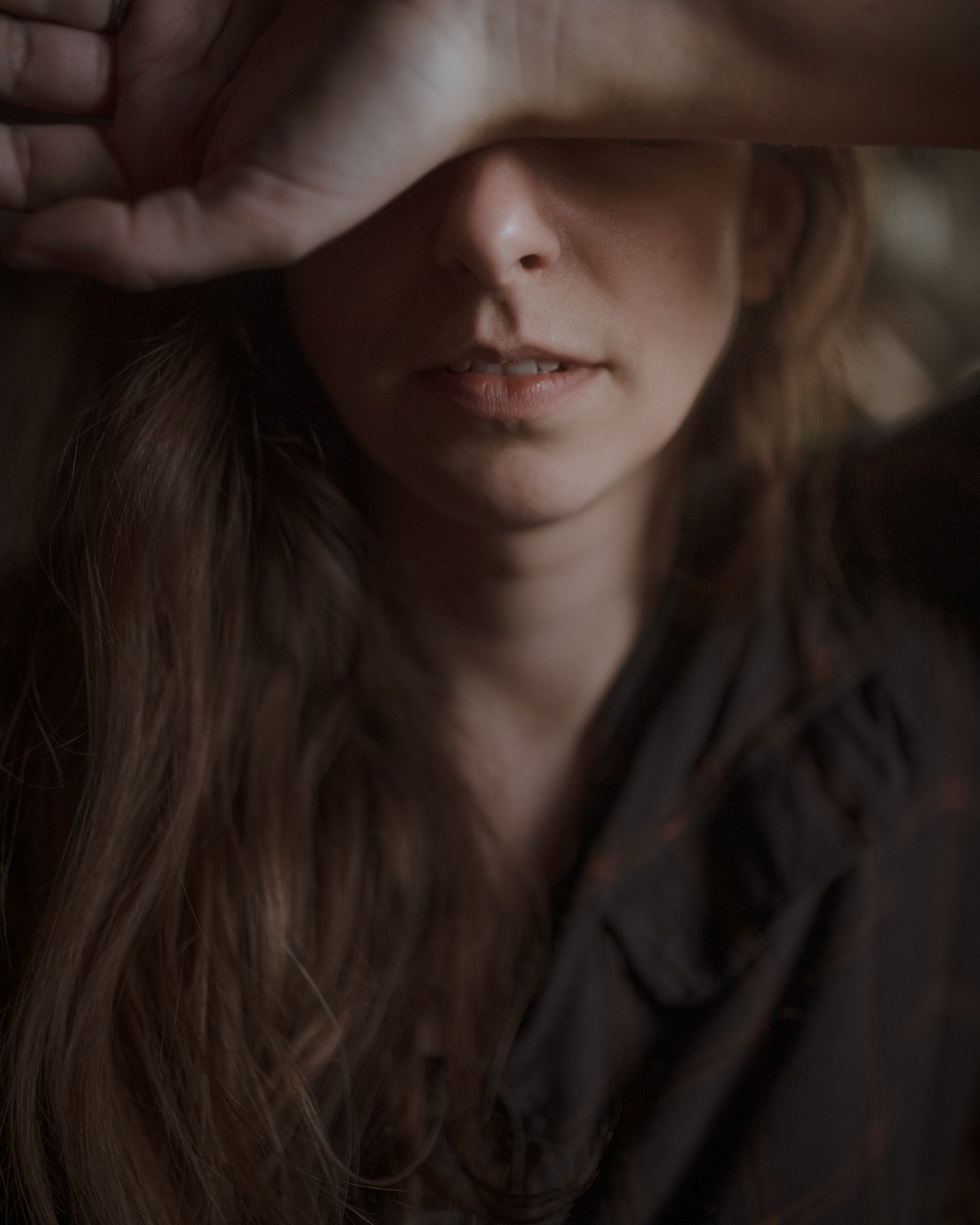 Aux pr&eacute;mices d&rsquo;&Eacute;corce, 
2018 &ndash; comme si chaque moment, chaque &eacute;preuve, devait &ecirc;tre travers&eacute; pour exister pleinement. &Agrave; mesure que les couches se forment, l&rsquo;essence se r&eacute;v&egrave;le, fa