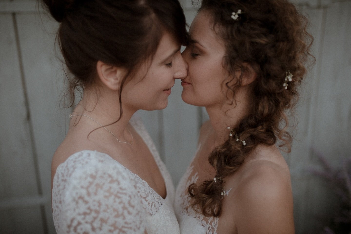 C&rsquo;est un peu fou, quand on y pense, que vous me laissiez capturer l&rsquo;intimit&eacute; de ces instants, , l&agrave; o&ugrave; l&rsquo;amour s&rsquo;exprime dans sa plus belle simplicit&eacute;, c&rsquo;est ce qui me passionne en tant que pho