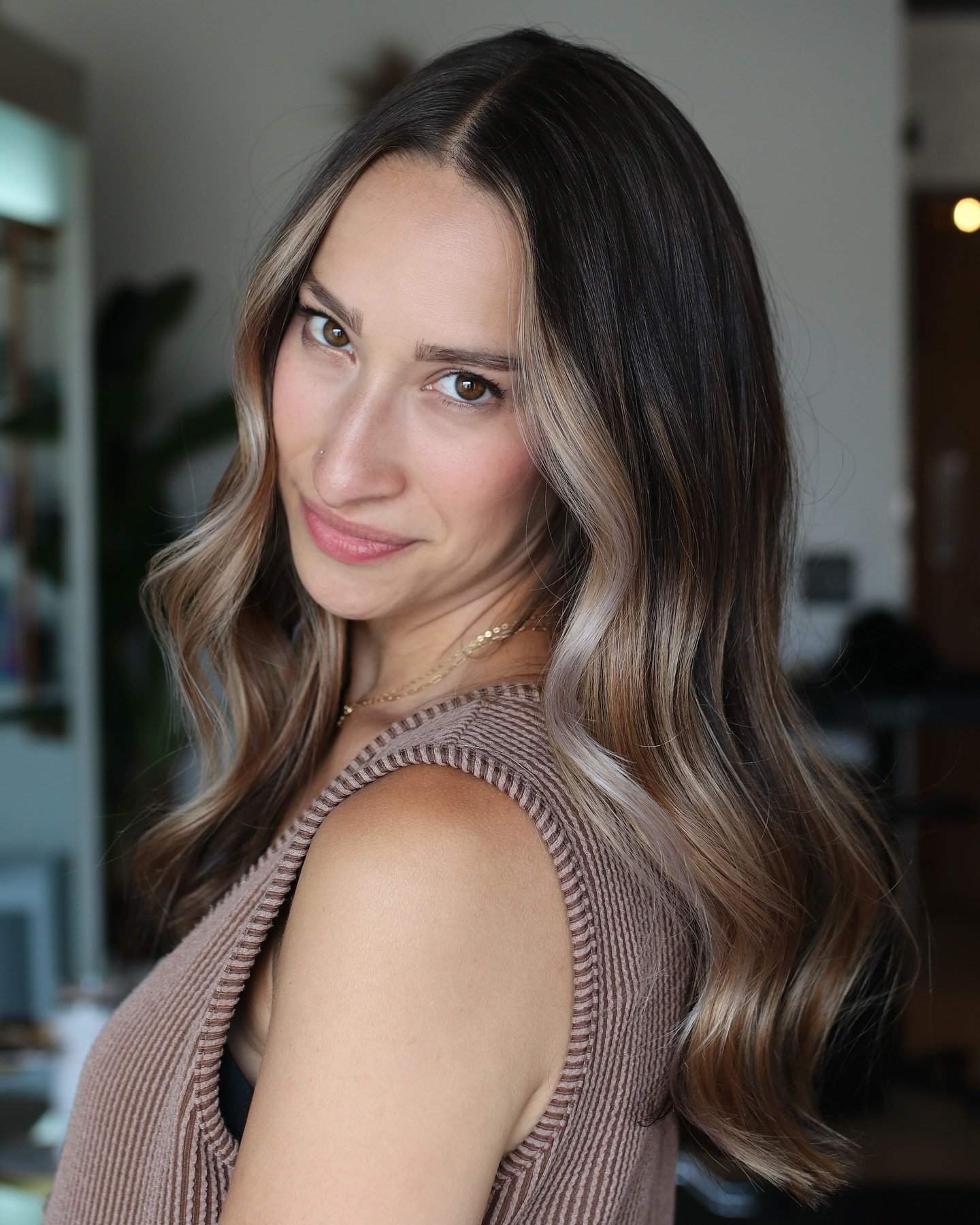 HIGH CONTRAST 

#balayage #mastersofbalayage #highcontrast #contrastcolor #balayagedhair #customhaircolor #customhair #darkhairbalayage #balayagehair #mnbalayage #mnhairstylist #mnhair