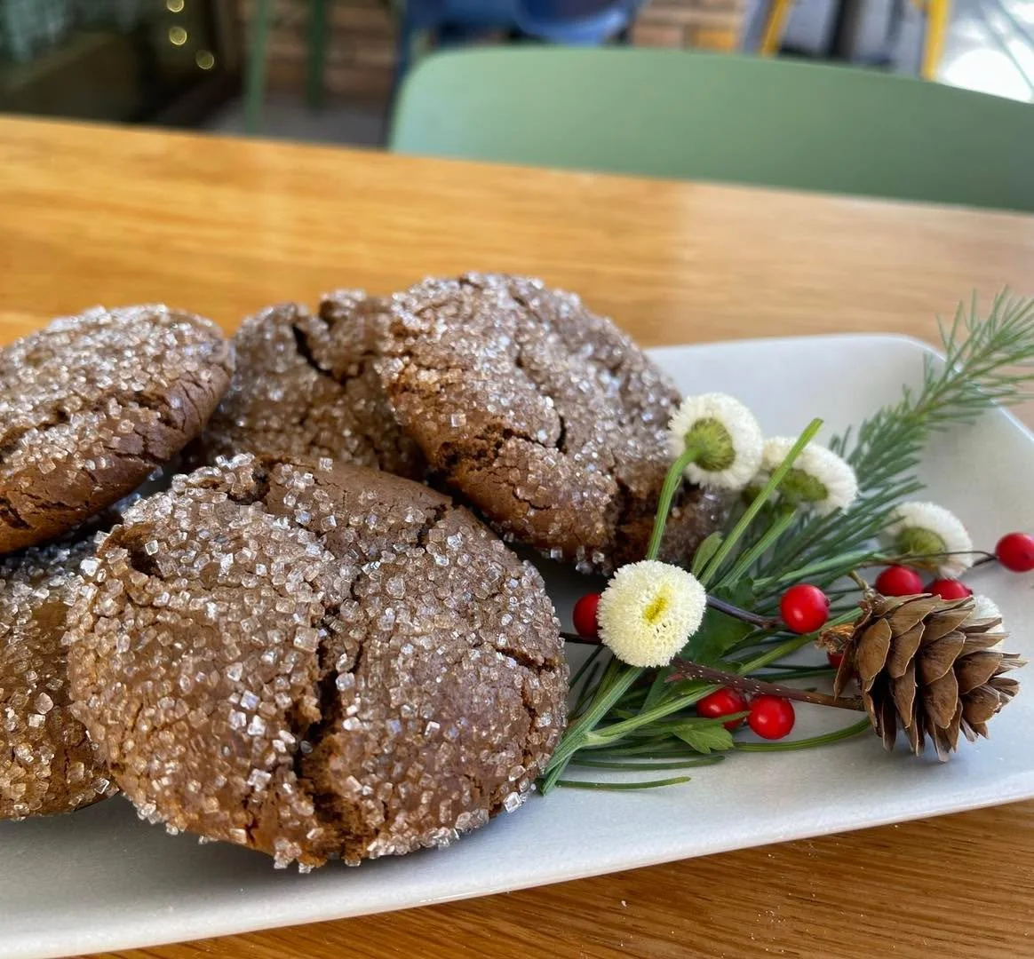 Today&rsquo;s Holiday Cookie is giving ALL THE SPICE with a sugar outer coating and soft chocolaty center.

@commontart Favorite ❤️