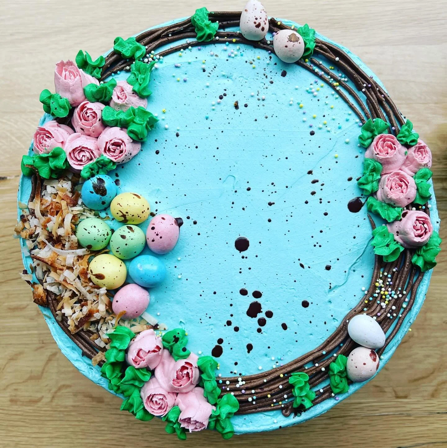 🐣 Around 10 AM, the bakery will start sending over Easter goodies!

Available on a first come, first serve basis &mdash; so don&rsquo;t miss out 🍪✨