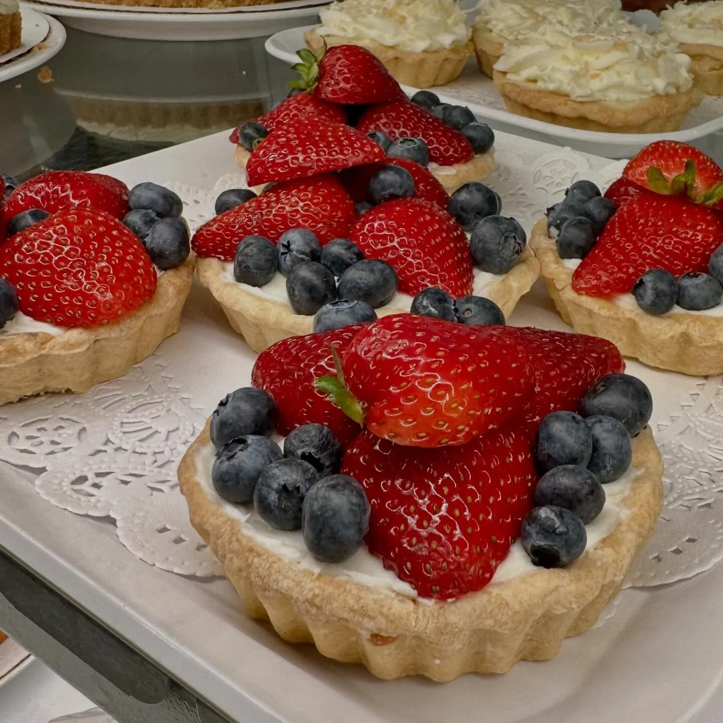 Mini Tarts 🍓🍋🥥
Chocolate &bull; Lemon &bull; Vanilla Berry 📸Coconut &bull; Lime
$8 each

Pre-order by the half dozen
48-hour advance notice + prepayment required
