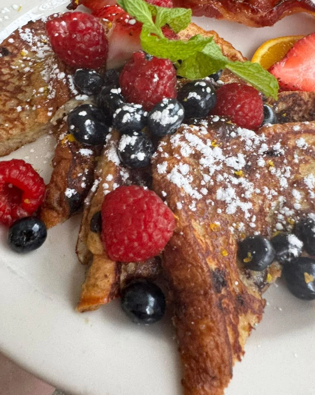 Fridays taste like French toast at Berries 🍓✨

Weekend starts here.