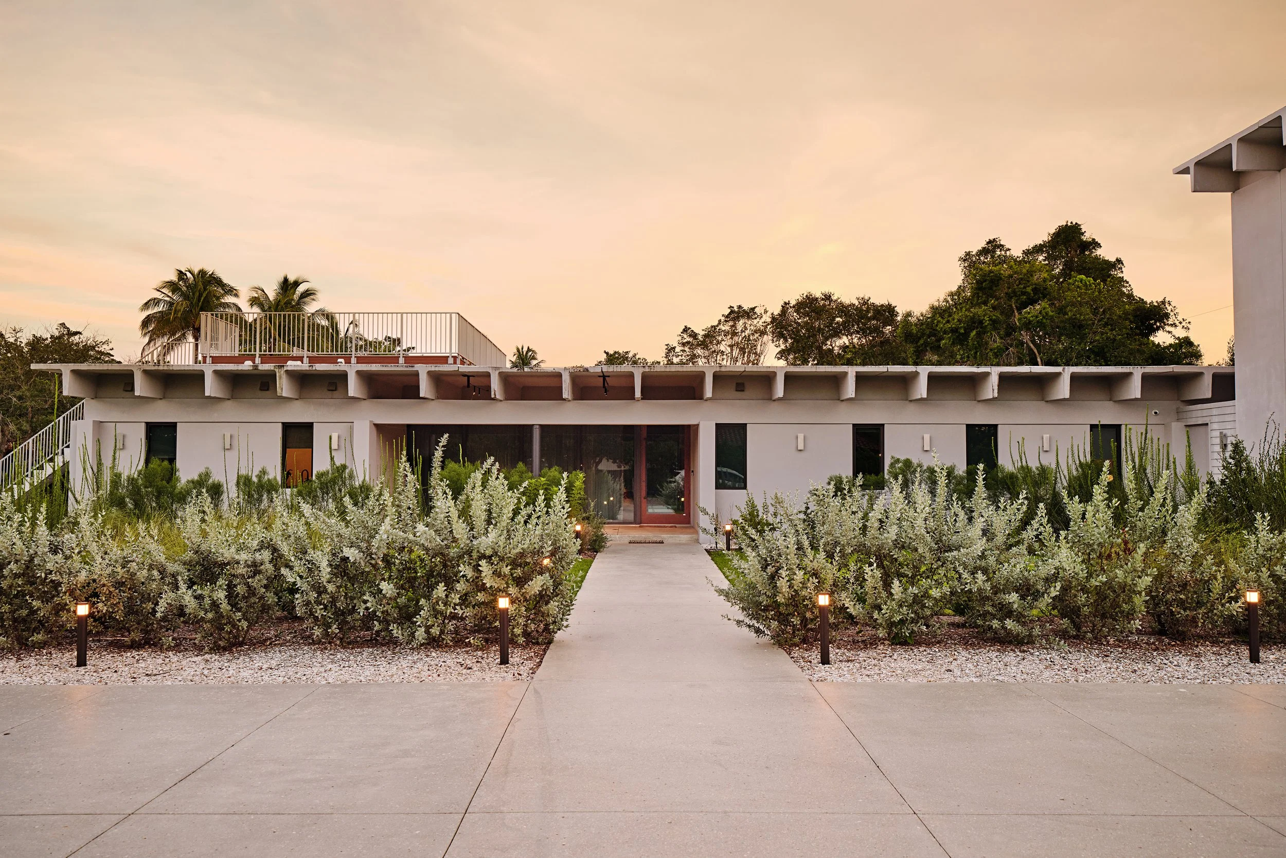 Modern home with concrete double T roof system in South Florida. 