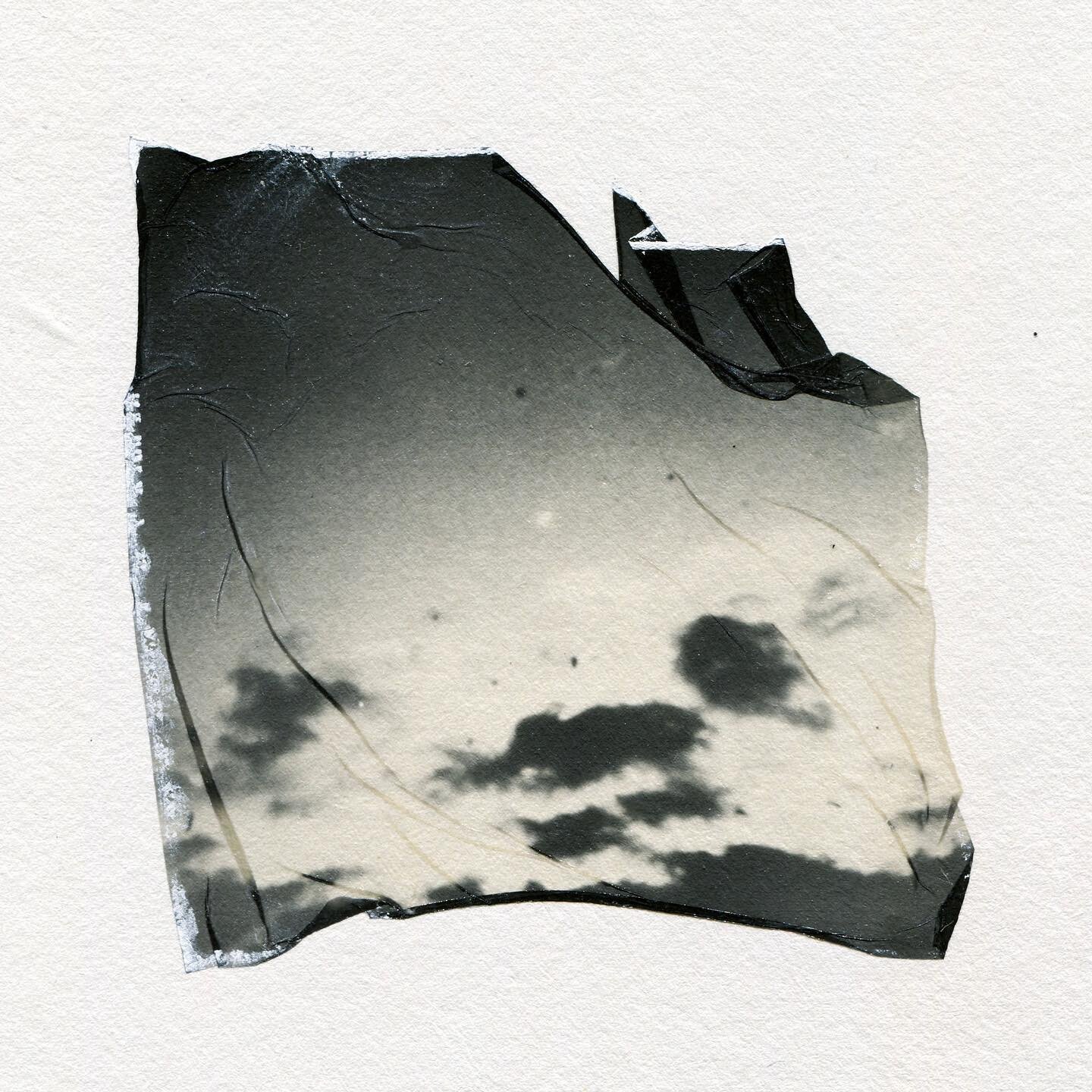 ~ Polaroid Lift I &ndash;&nbsp;Dirty Bathroom Window &amp; The Moon~

I have already shared some first attempts with emulsion lifts/polaroid lifts with you in my stories. I was very satisfied with this attempt, so I wanted to show it. I know it's not