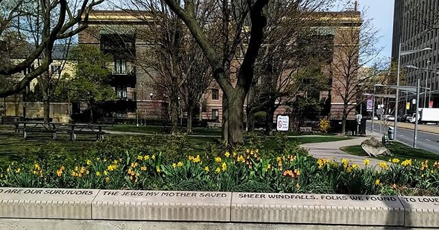 Today marks 75 years since Canadian Forces liberated The Netherlands from the Nazis.

This verse by Toronto poet, Maria Jacobs, in Amsterdam Square, reminds us to always strive to be the best we can be. To change the world for the better.

Remember, 