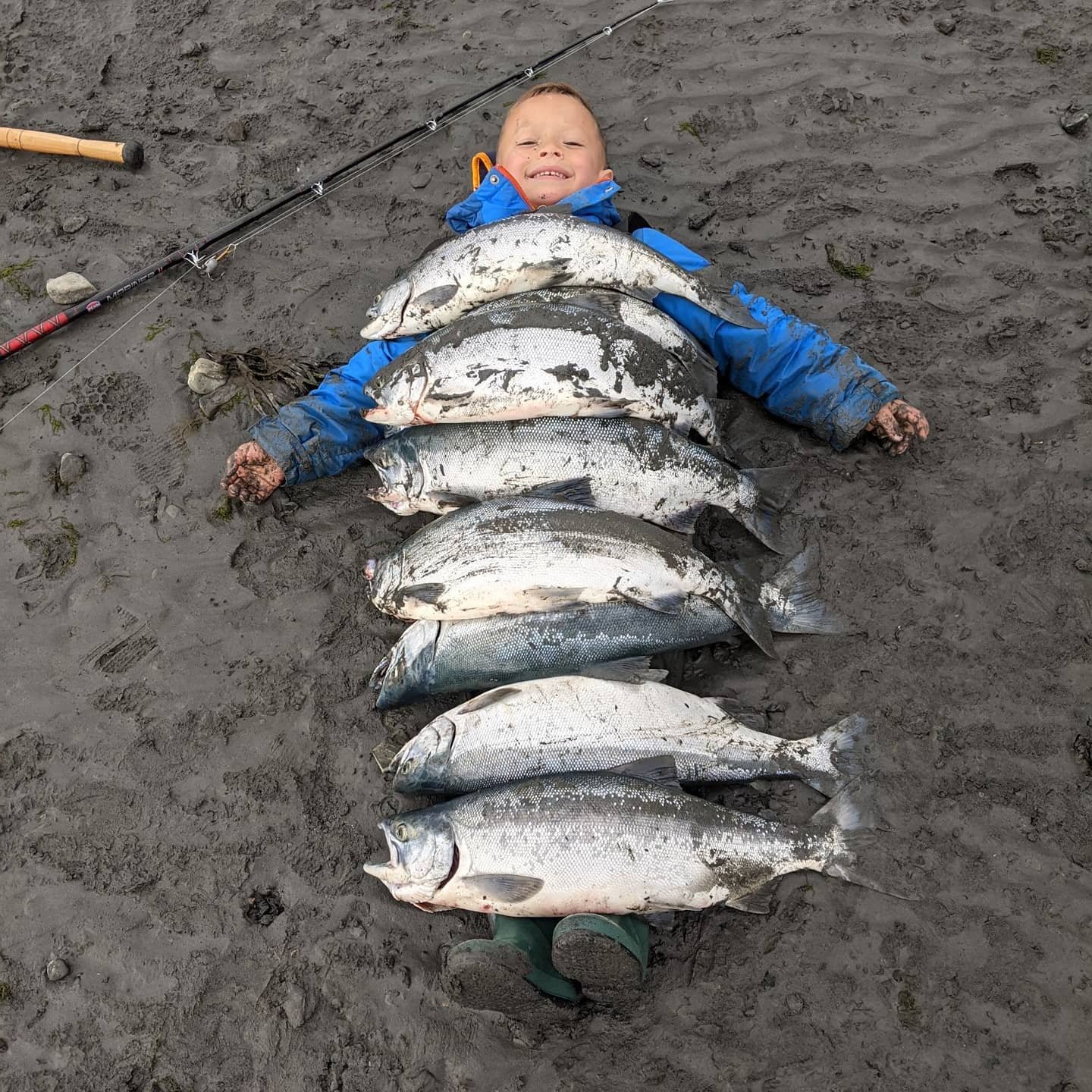 Have you gotten out during this red salmon run? Our youngest family members sure did during our annual family reunion!! 📷: @j.nasty83 @herbrassandbones