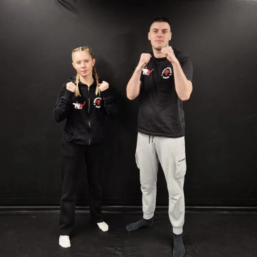 Under helgen som var gick tv&aring; av v&aring;ra fighters upp i ringen f&ouml;r att t&auml;vla i Thaiboxning p&aring; galan Fighter Centre Fight Night 3 i G&ouml;teborg tillsammans med coacherna @bongobongo81 @sarahzadee @joelgrolander och @shakale_