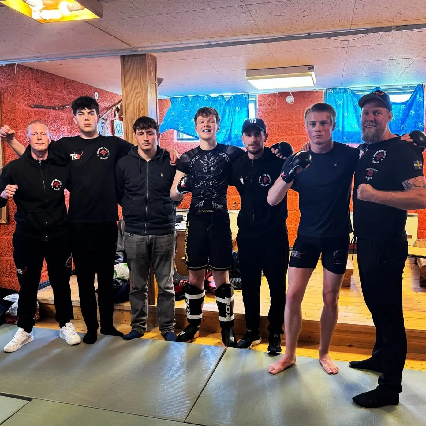 Under f&ouml;rra helgen var tre av v&aring;ra fighters i Gr&aring;bo tillsammans med coacherna @jonasjjensen och @nicholaivonbenzon f&ouml;r att t&auml;vla i MMA p&aring; galan Icon Challenge 14.

Wille T&ouml;rner (@wille.torner) klev upp i buren f&