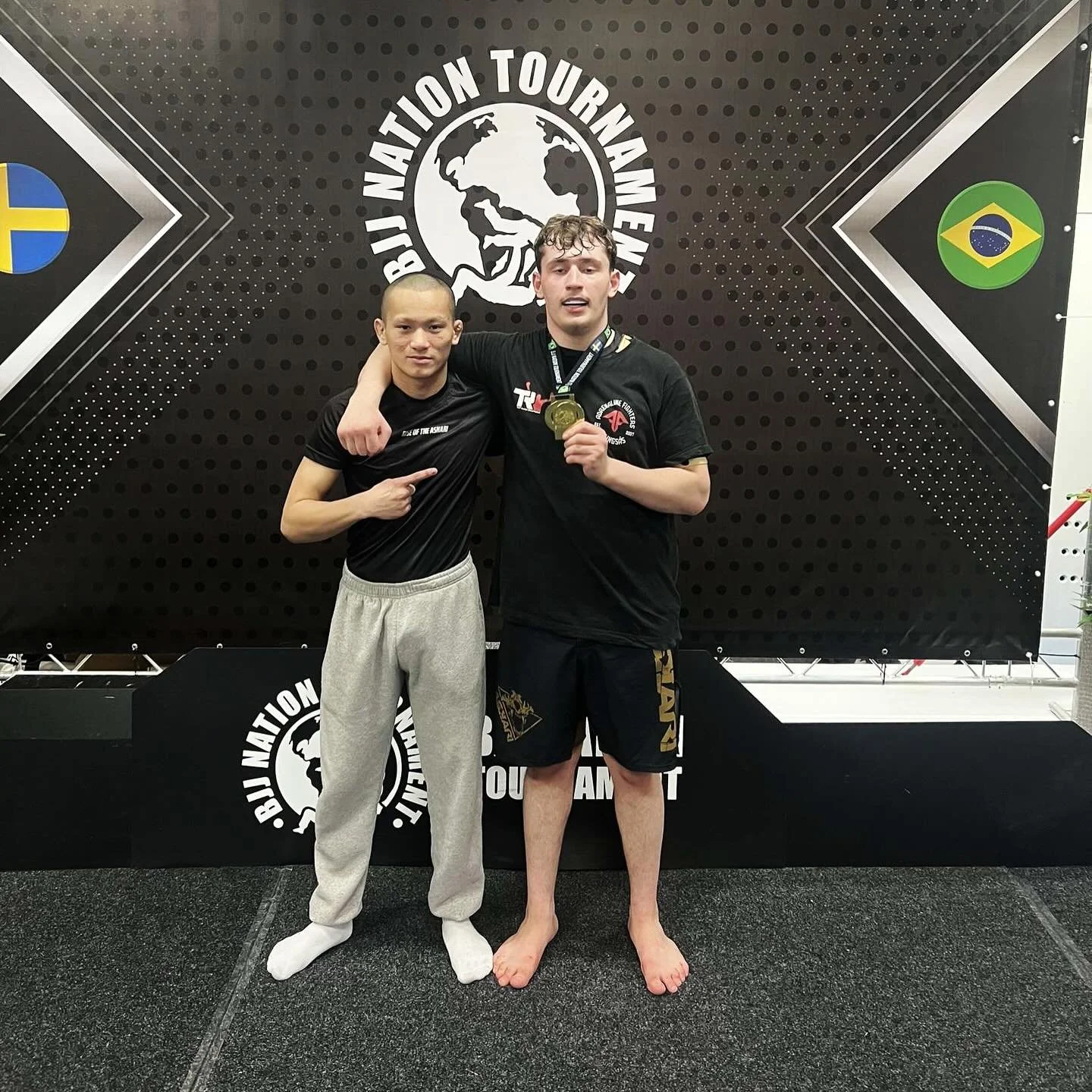 I helgen var ingen mindre &auml;n Azimov &rdquo;Adam&rdquo; Adrahman (@az009500) i G&ouml;teborg f&ouml;r att t&auml;vla i grapplingturneringen SW Nations tillsammans med coach @leo.artborg och teamkamraterna @batiste.gl och @hedstromwilmer. 

Azimov
