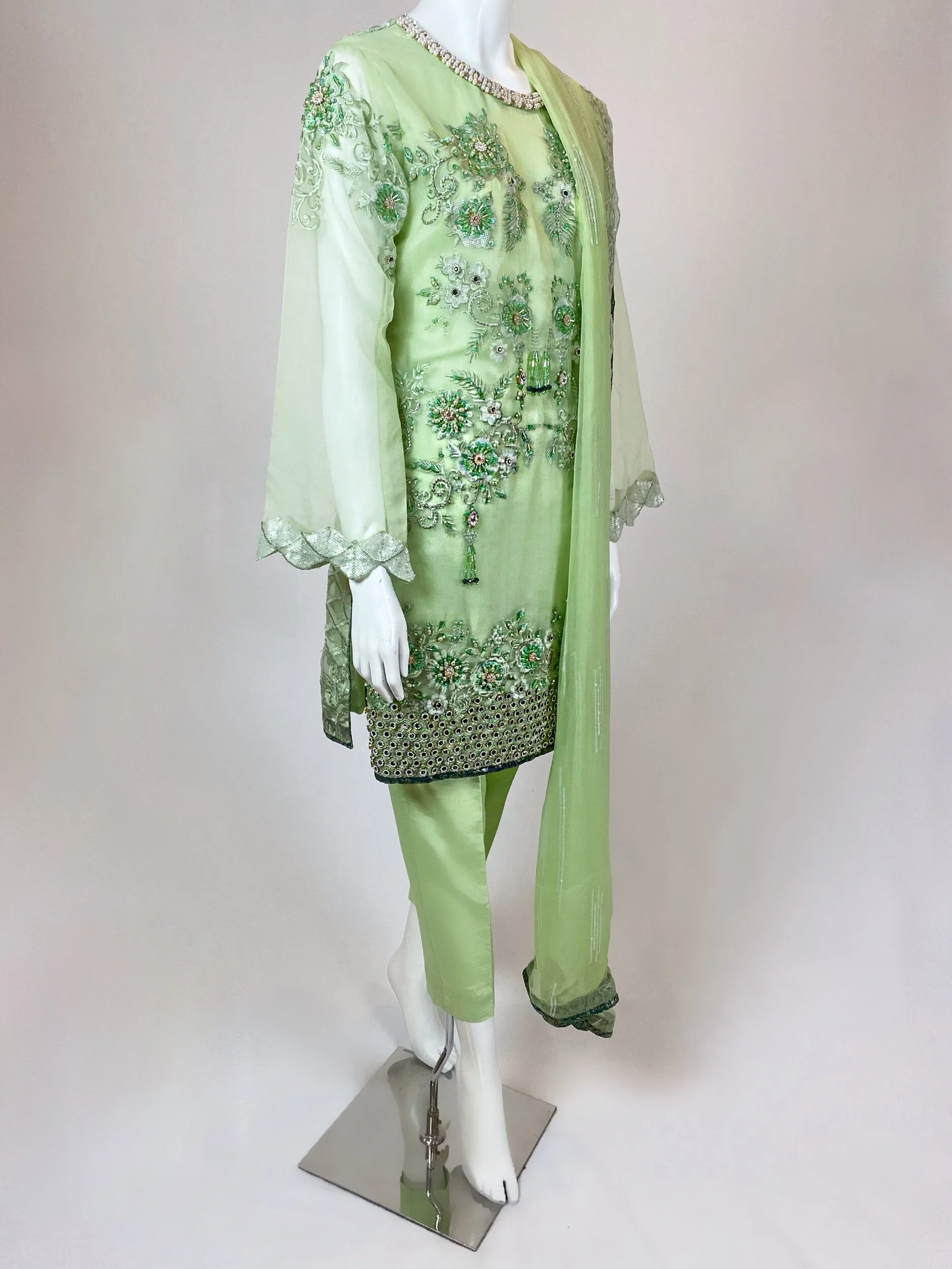 952AB618-9E2C-48AF-BAB3-AEDE37A83AE4