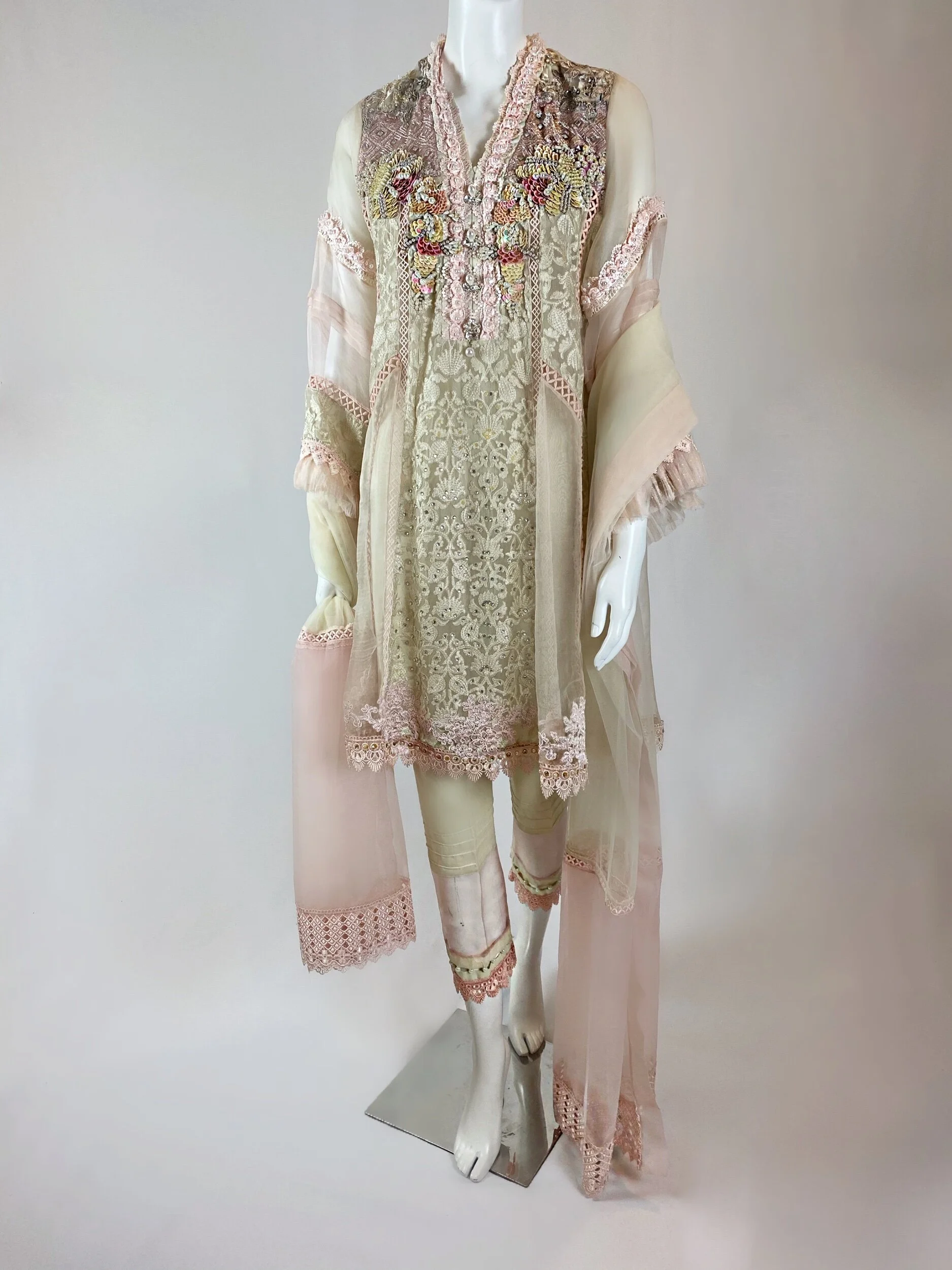 B3A8176B-E724-453C-83AA-B00A835393C5