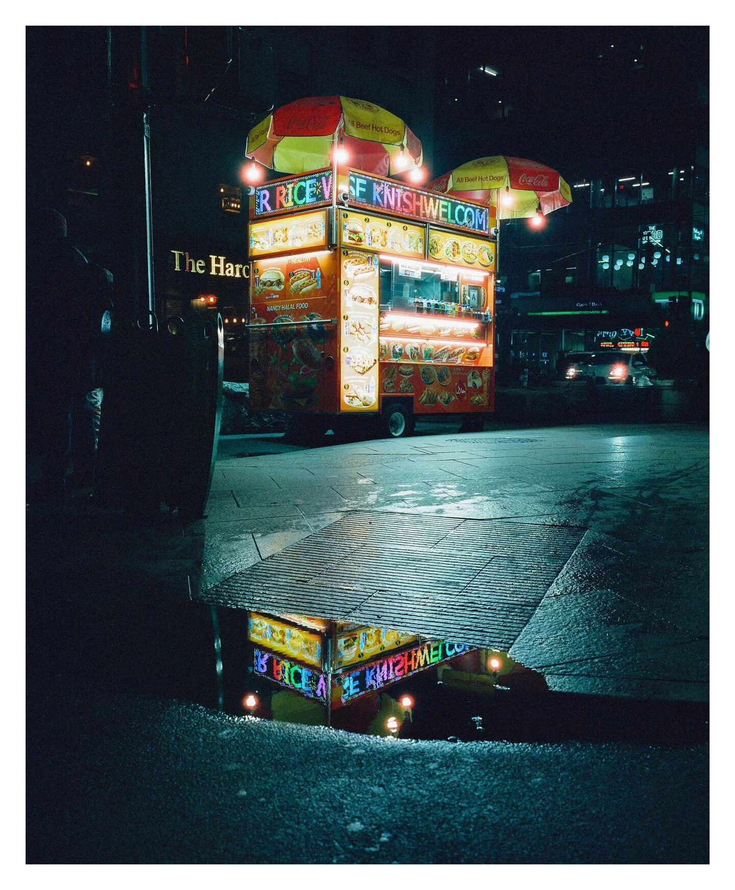 loves a halal food cart

______

#mediumformat #mamiya #mamiya7ii #120film #cinestill800t #cinestill #shotonfilm #drivebyfilm #shootfilmmag #boxspeedfeature #heraldsquare