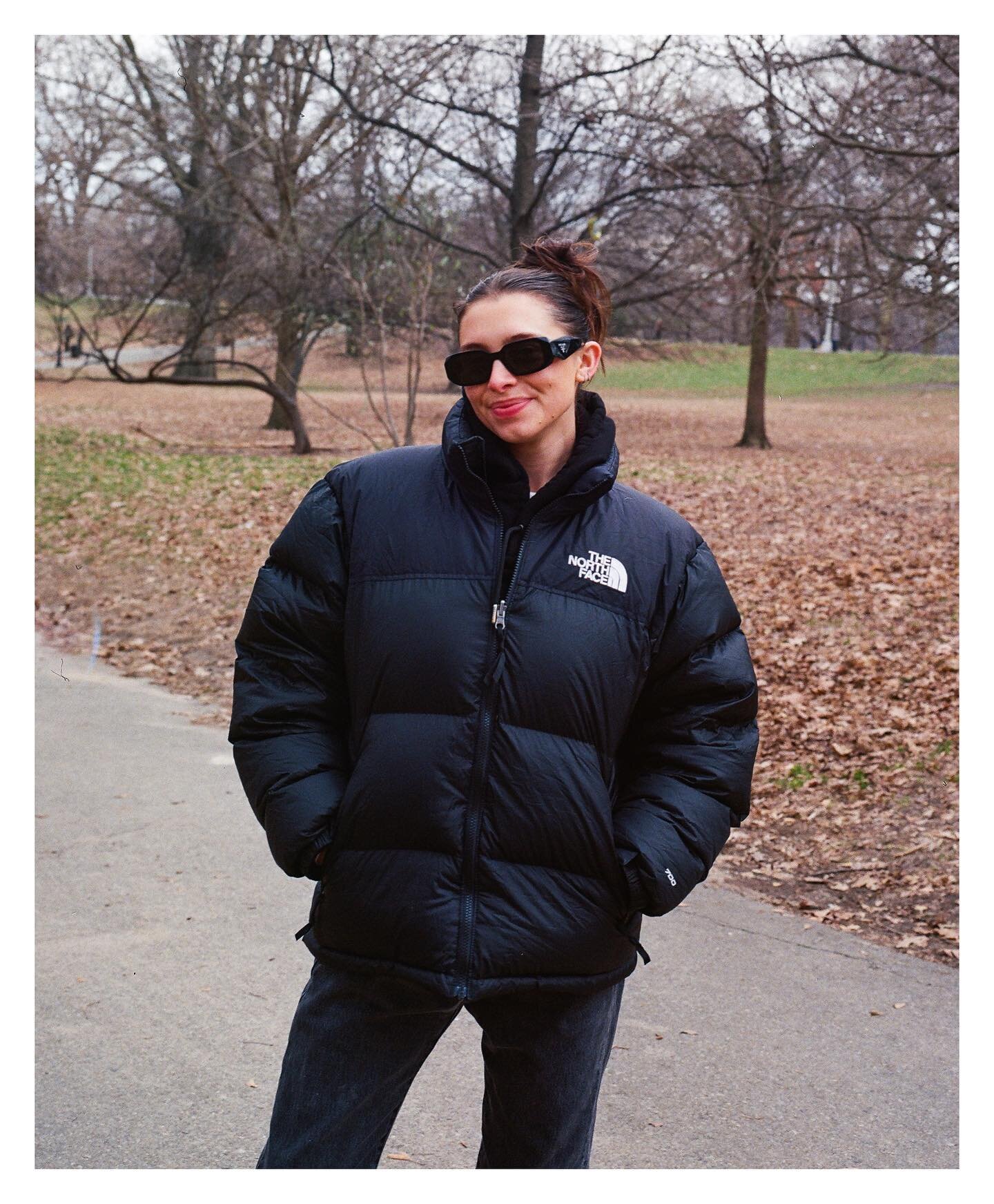 @amandagonz 

______

#mediumformat #mamiya #mamiya7ii #120film #lomo400 #lomography #heylomography #shotonfilm #drivebyfilm #shootfilmmag #boxspeedfeature #prospectpark