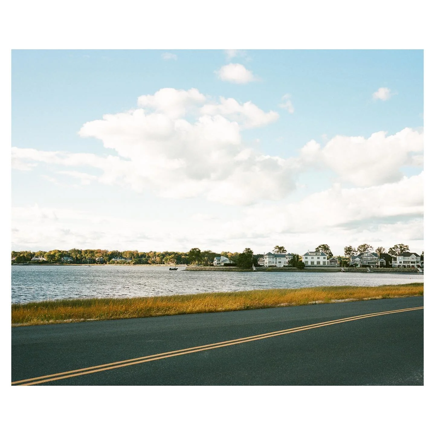 sunday afternoon in greenwich

______

#mediumformat #mamiya #mamiya7ii #120film #kodakportra400 #portra400 #madewithkodak #shotonfilm #drivebyfilm #shootfilmmag #boxspeedfeature #mamiya7ruinedeverything #greenwich #greenwichct