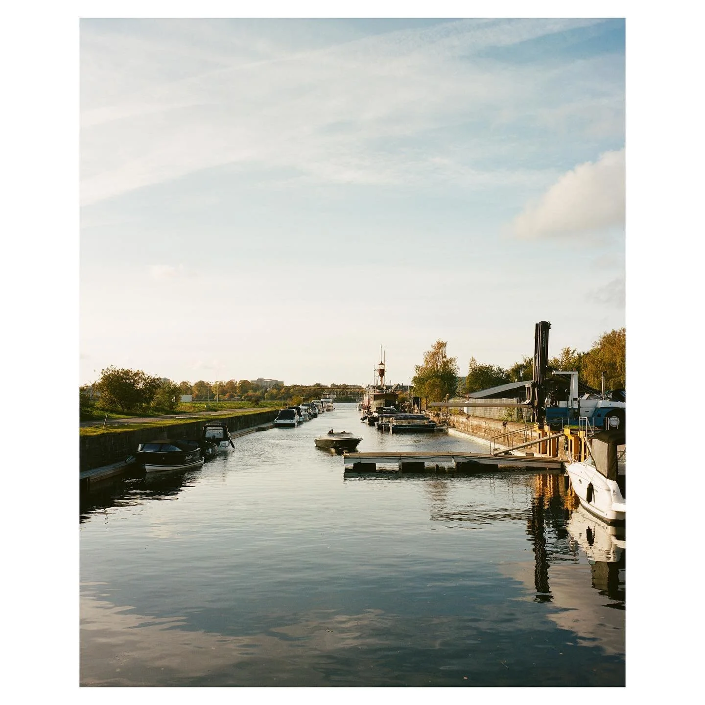 golden hour at the copenhagen yacht service dock 

______

#mediumformat #mamiya #mamiya7ii #120film #kodakportra400 #portra400 #madewithkodak #shotonfilm #drivebyfilm #shootfilmmag #boxspeedfeature #copenhagen